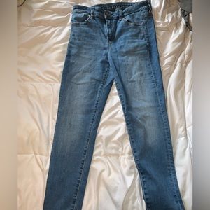 Light wash American Eagle jeans size 10 short!